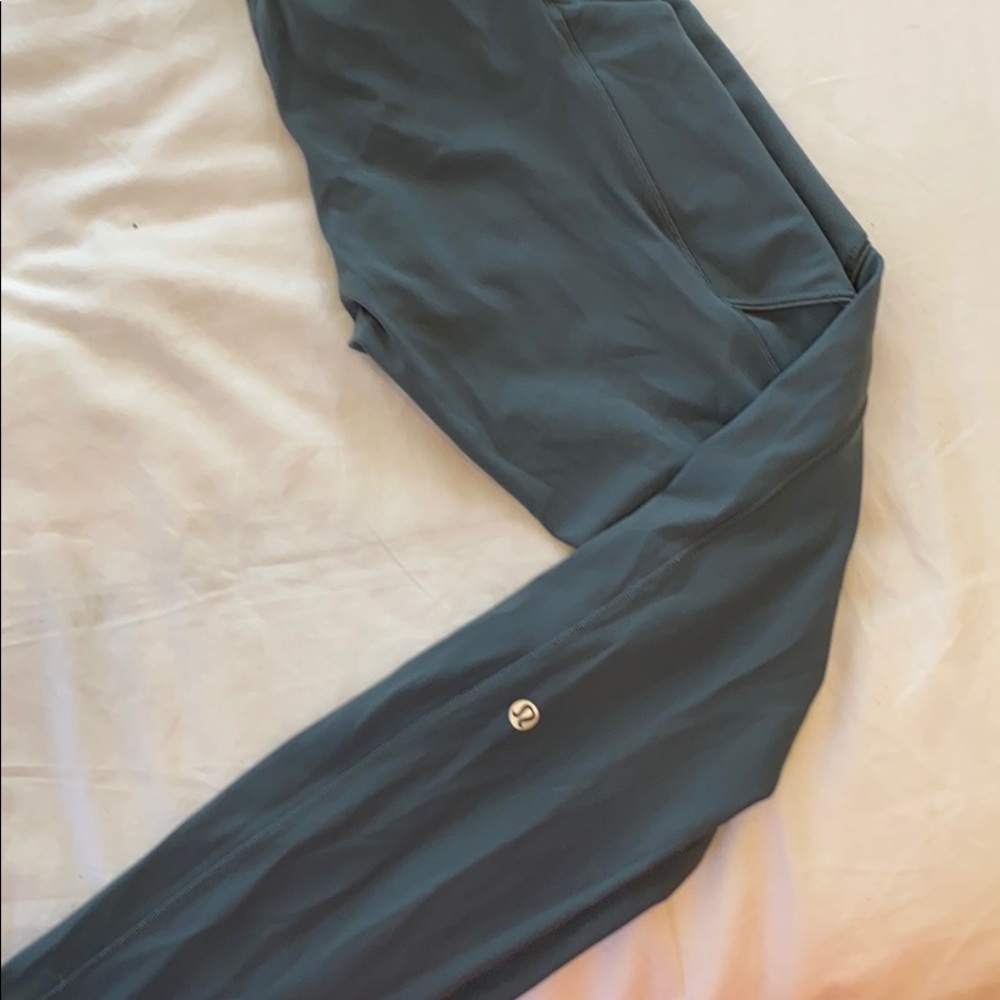 HARDLY WORN Lulu fast & free leggings